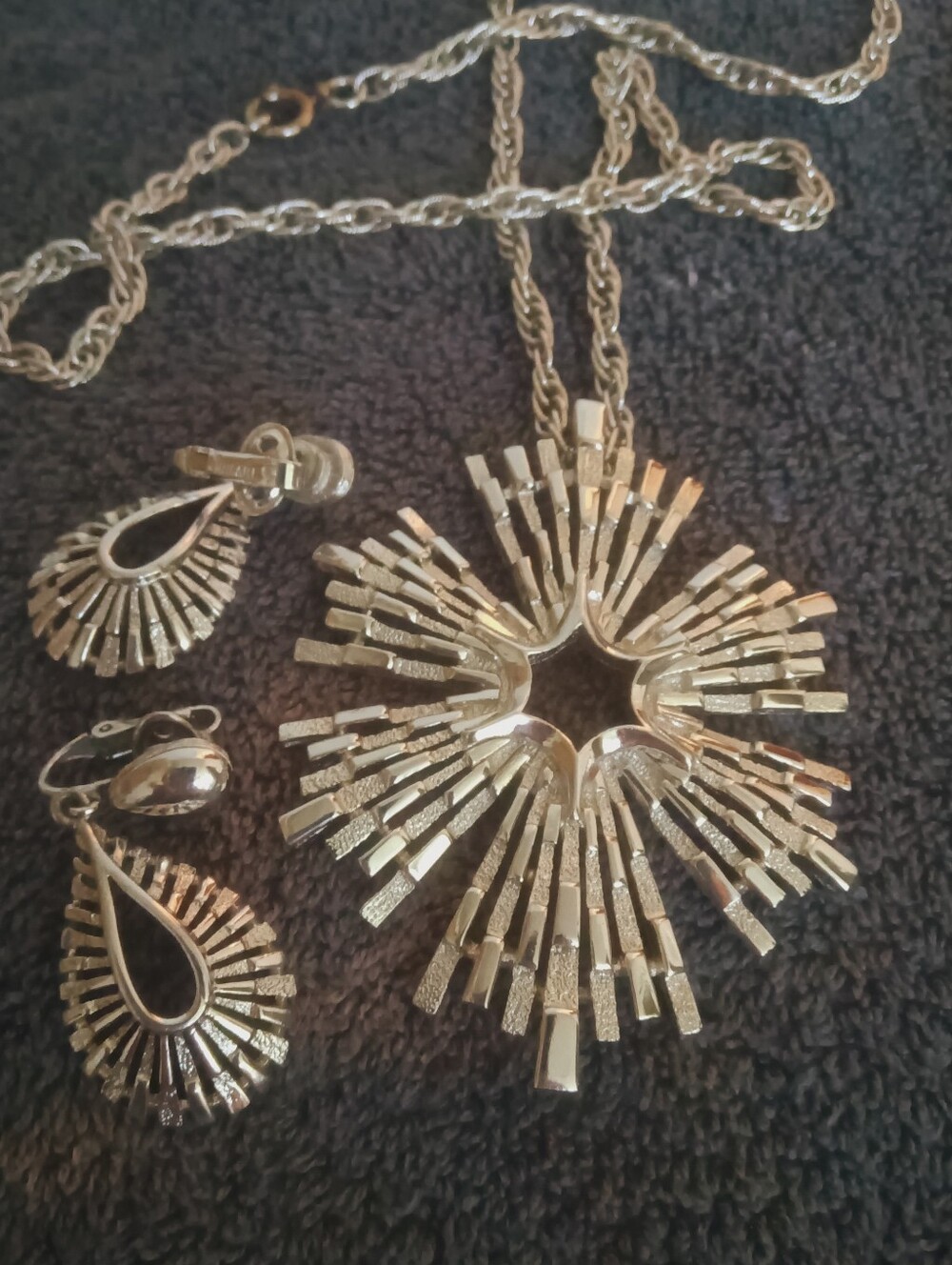 Trifari Silvertone StarBurst Pendant Necklace & Earrings Set